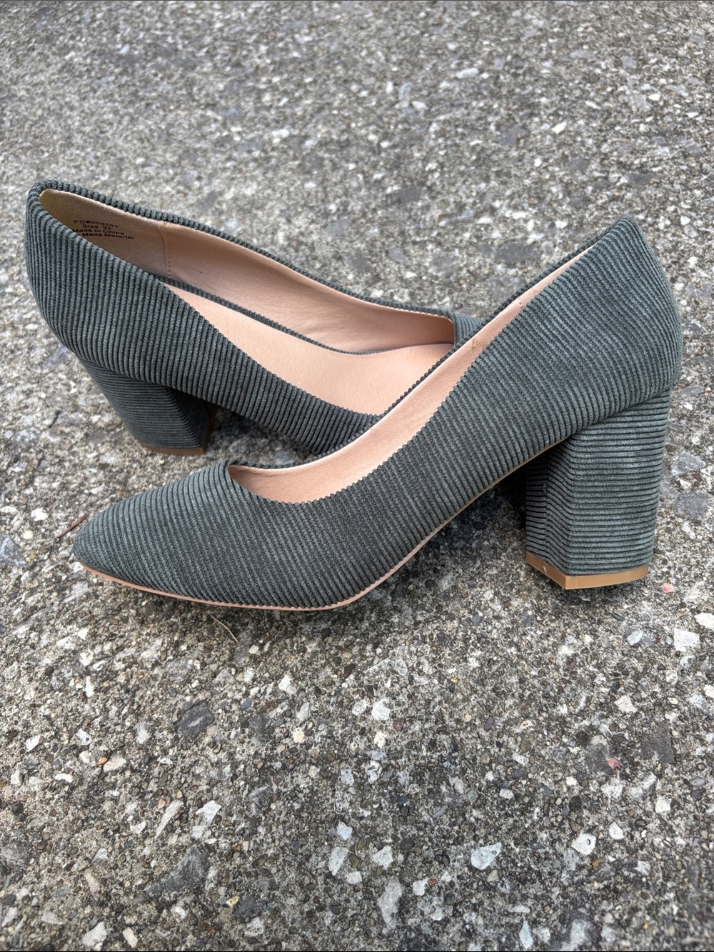 Journee Green Fai Round Toe Pumps Super Cute 🥰 Brand New